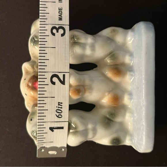 Vintage porcelain Figurine Of Three Standing/Begging Dogs. Stamped Japan - Picture 9 of 9